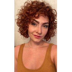 Meet your Posher, Caitlin